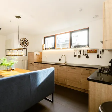 Centrally Located Modern Apartament