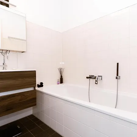 Apartament Centrally Located Modern Voorburg