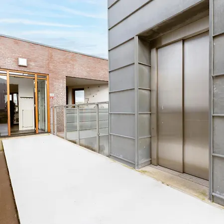 Centrally Located Modern Apartament *